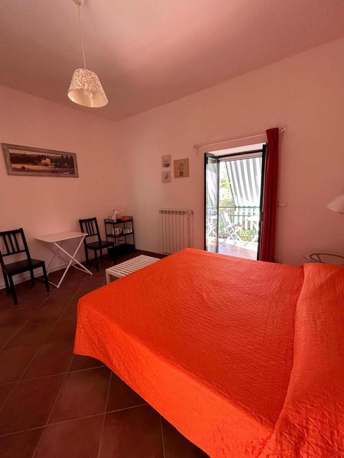 Hostal Il Gelso Trivigno Exterior foto